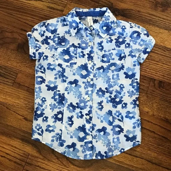 Cherokee Blue Flower Floral Print Blouse
Size Small 6 / 7
Hawaiian Button Down - Picture 2 of 12